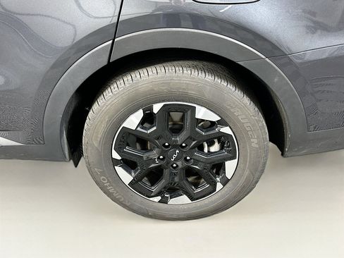 Used 2024 Kia Sorento S image 11