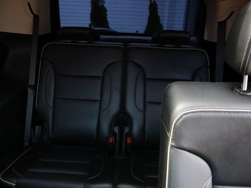 Certified 2023 GMC Acadia Denali w/ Denali Ultimate Package FWD image 21