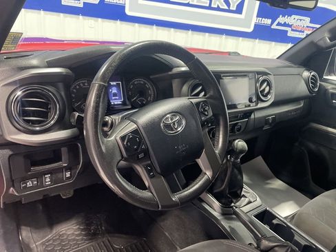 Used 2016 Toyota Tacoma TRD Off-Road image 16