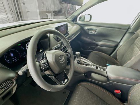 Used 2024 Honda HR-V Sport image 10