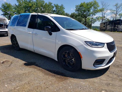 Used 2024 Chrysler Pacifica Limited FWD image 1