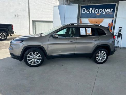Used 2016 Jeep Cherokee Limited AWD/4WD image 11