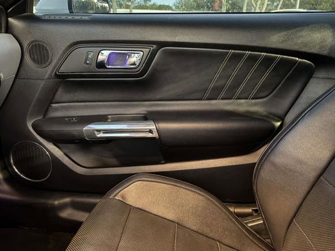 Used 2016 Ford Mustang Premium image 17