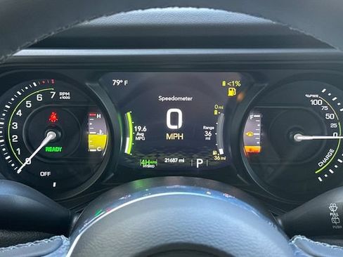 Used 2025 Jeep Wrangler Unlimited Sahara AWD/4WD image 29