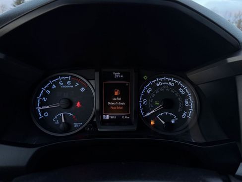 Used 2016 Toyota Tacoma TRD Sport image 17