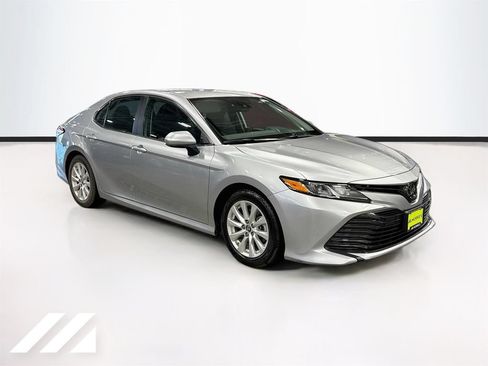 Used 2019 Toyota Camry LE FWD image 3