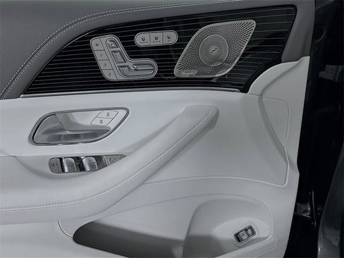 New 2026 Mercedes-Benz Maybach GLS 600 4MATIC image 18
