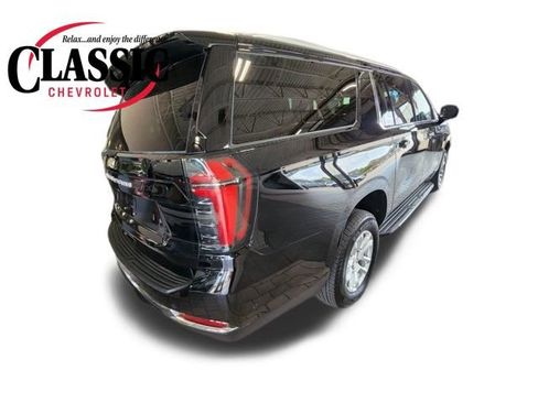 Used 2025 Chevrolet Suburban LS image 6