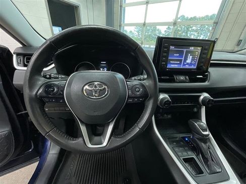 Used 2021 Toyota RAV4 XLE Premium AWD/4WD image 15