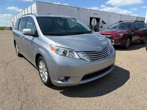 Used 2014 Toyota Sienna Limited w/ Limited Premium Package AWD/4WD image 2