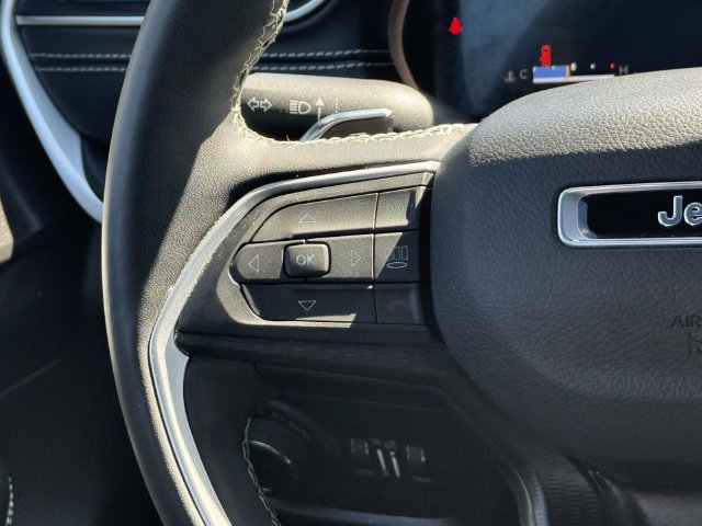 Used 2023 Jeep Grand Cherokee Altitude AWD/4WD image 19