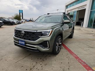 New 2026 Volkswagen Atlas Cross Sport SEL Premium R-Line video 3