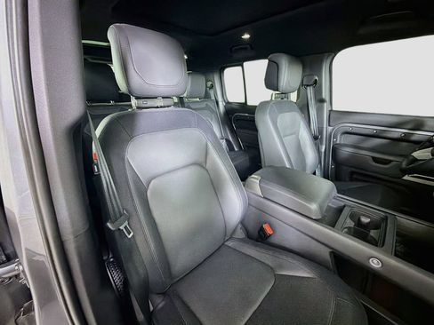 Used 2024 Land Rover Defender 130 X-Dynamic SE AWD/4WD image 33