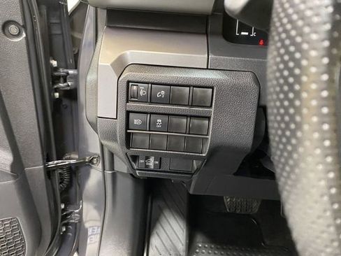 Used 2025 Toyota Tacoma SR5 AWD/4WD image 35