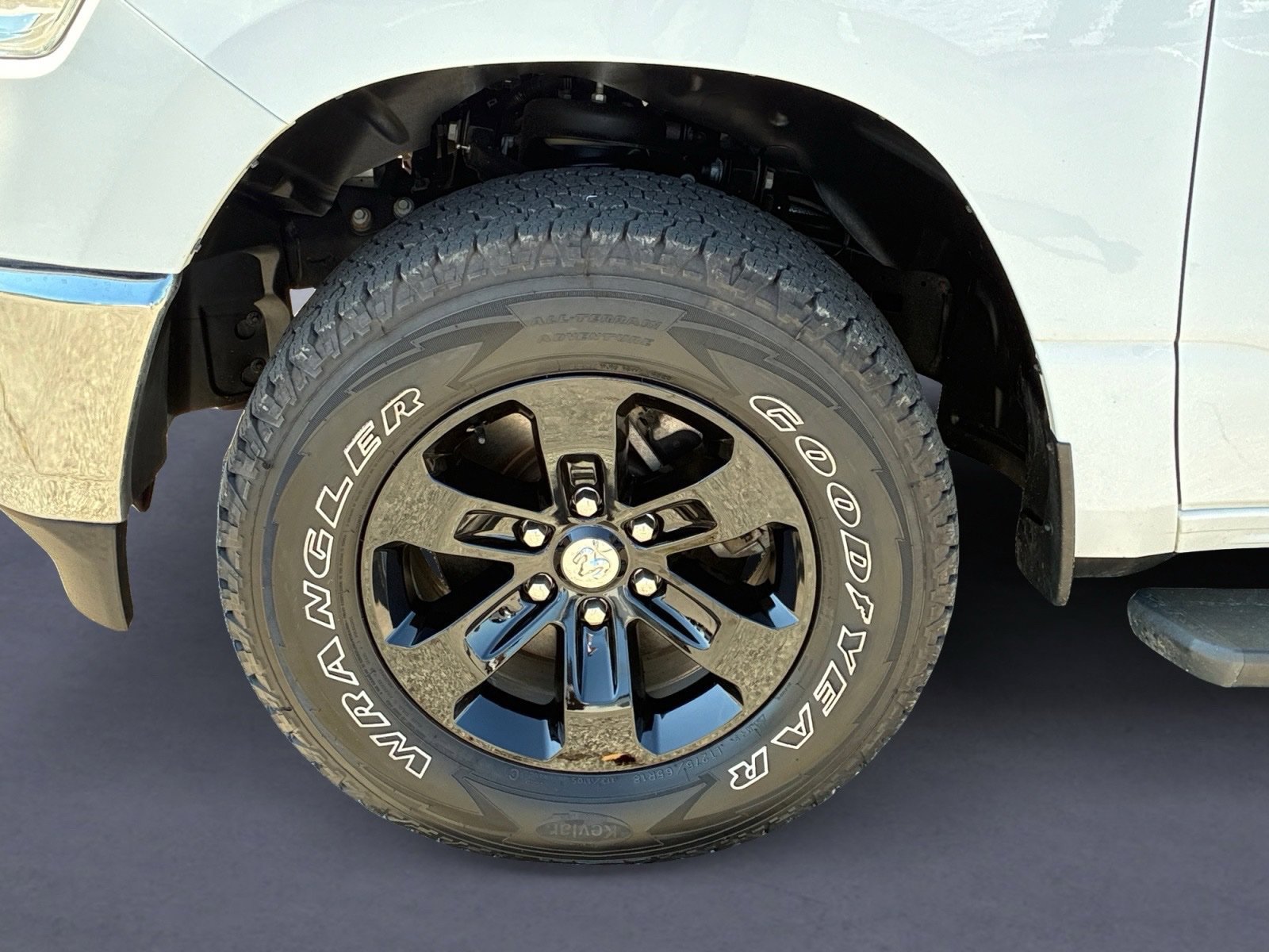Used 2023 RAM 1500 Laramie w/ Off Road Group AWD/4WD image 9