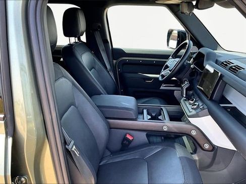 Used 2024 Land Rover Defender 130 X-Dynamic SE AWD/4WD image 7