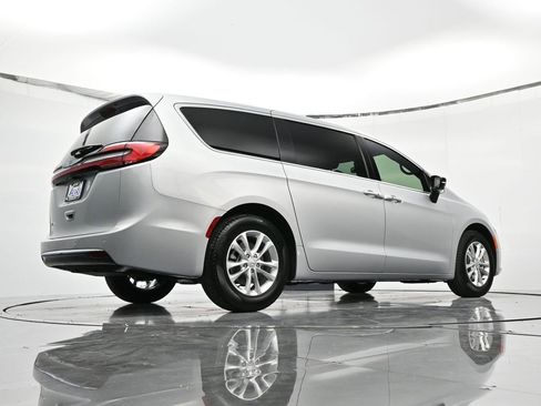New 2026 Chrysler Pacifica Select image 38