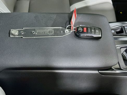 Used 2025 Toyota Camry SE FWD image 33