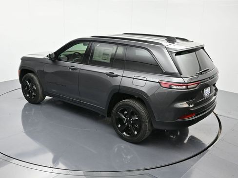 New 2025 Jeep Grand Cherokee Limited image 30