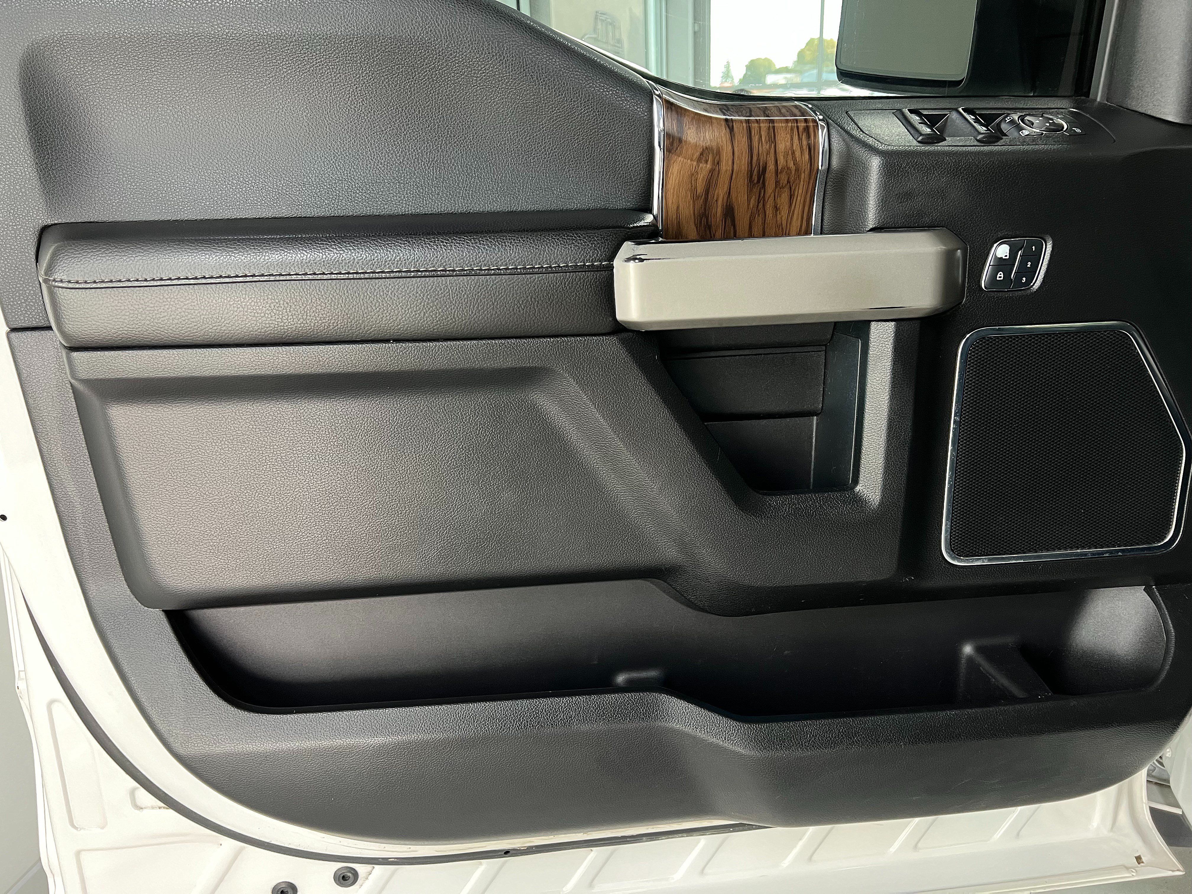 Used 2018 Ford F150 Lariat w/ Equipment Group 502A Luxury AWD/4WD image 8