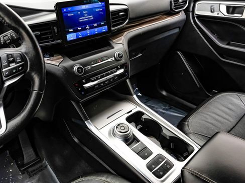 Used 2020 Ford Explorer Limited image 23