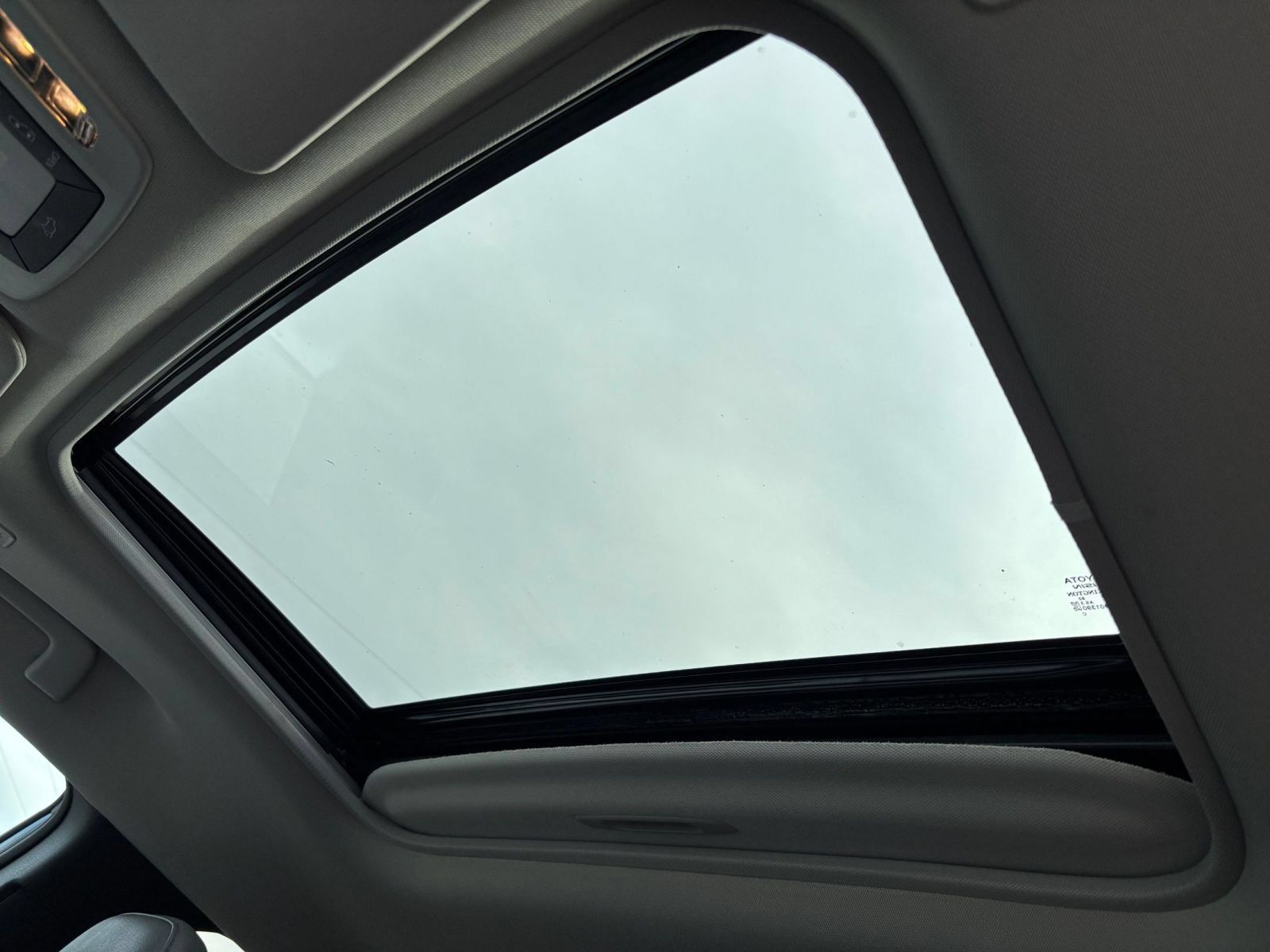 Used 2025 Toyota Sienna XLE FWD image 29