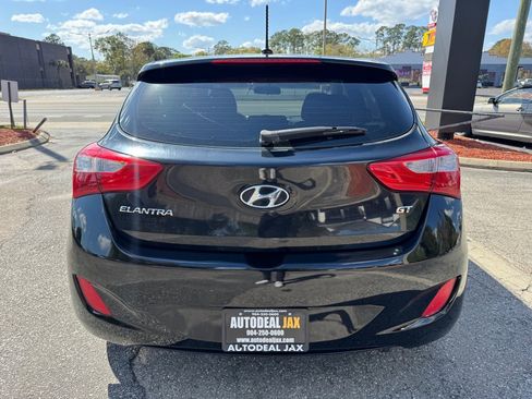 Used 2017 Hyundai Elantra GT image 5