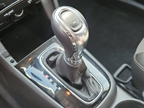 Used 2021 Buick Encore Preferred FWD image 32