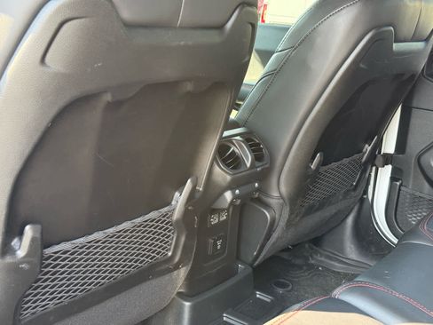 Used 2025 Jeep Wrangler Unlimited Rubicon AWD/4WD image 29
