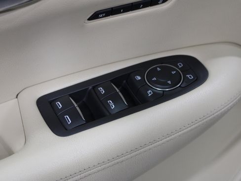 Used 2019 Cadillac XT5 Luxury FWD image 6