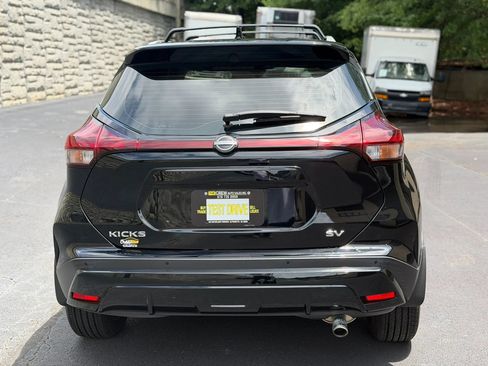 Used 2023 Nissan Kicks SV w/ Interior Electronics Package FWD image 8
