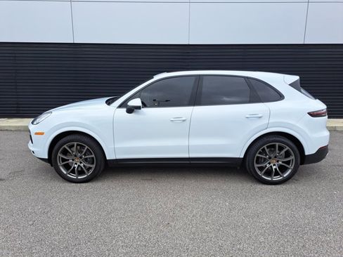 Certified 2022 Porsche Cayenne image 2