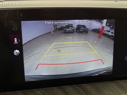 Used 2024 Kia Telluride EX w/ EX Captain's Chair Package image 8