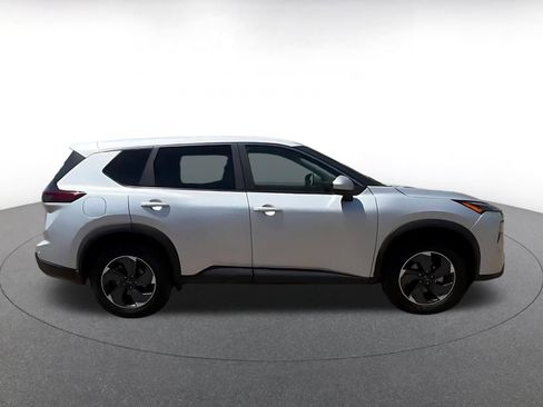 Used 2025 Nissan Rogue SV AWD/4WD image 16