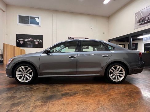 Used 2019 Volkswagen Passat 2.0T Wolfsburg w/ Wheels & Sunroof Package image 6