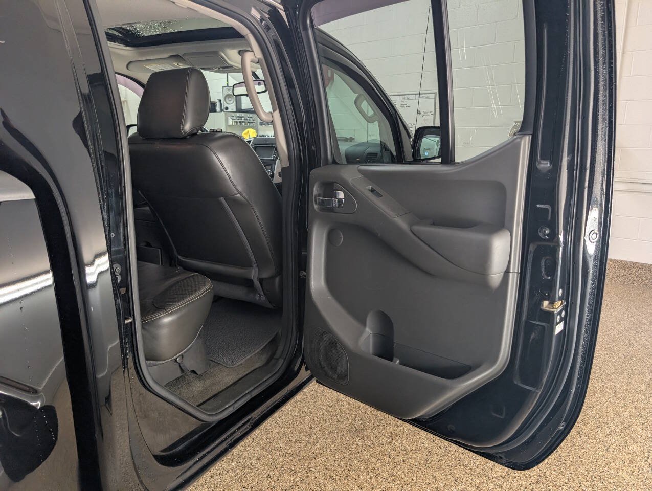 Used 2015 Nissan Frontier PRO-4X AWD/4WD image 17