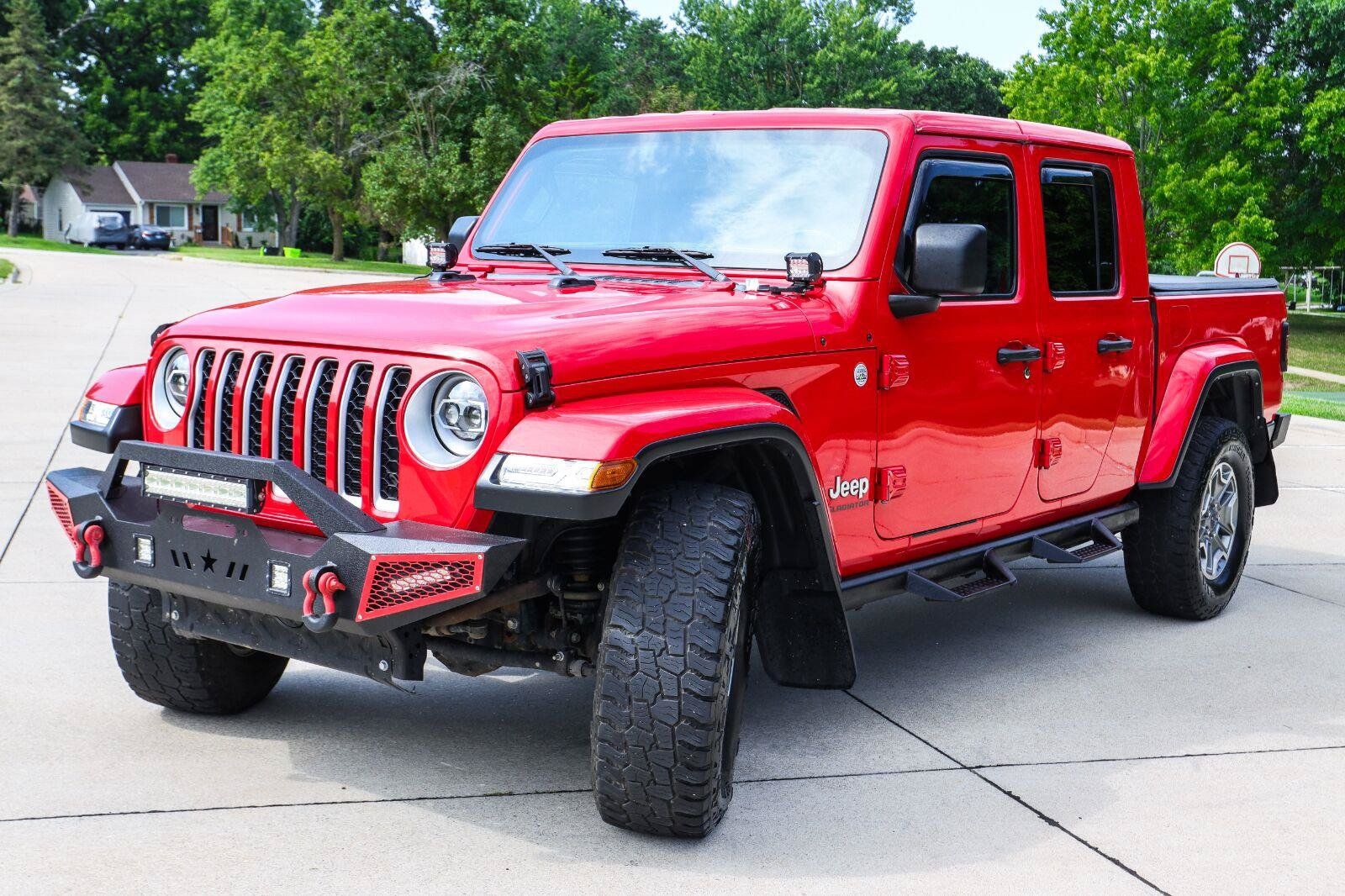 Used 2021 Jeep Gladiator Overland AWD/4WD image 3