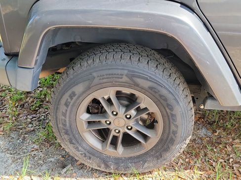 Used 2016 Jeep Wrangler Unlimited Sahara AWD/4WD image 16