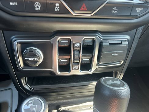 Used 2022 Jeep Wrangler Unlimited Sport AWD/4WD image 26