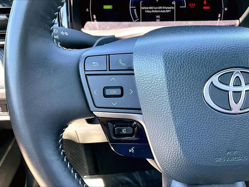 Used 2025 Toyota Camry SE FWD image 23