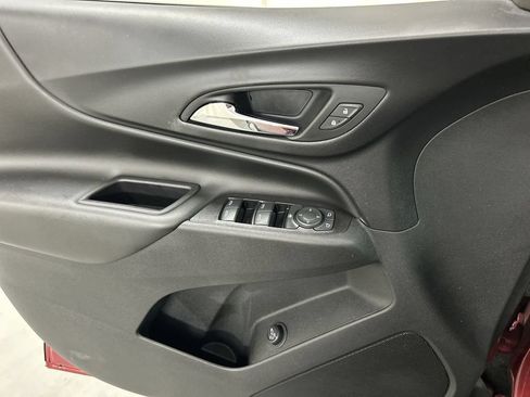 Used 2018 Chevrolet Equinox LT AWD/4WD image 11