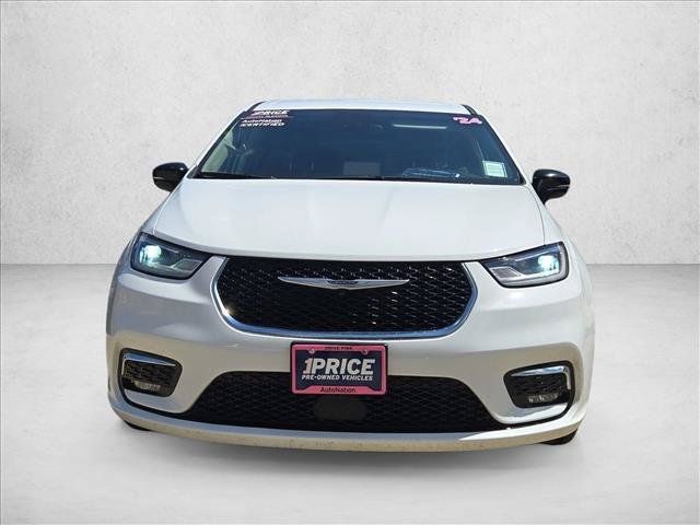 Used 2024 Chrysler Pacifica Touring-L FWD image 2