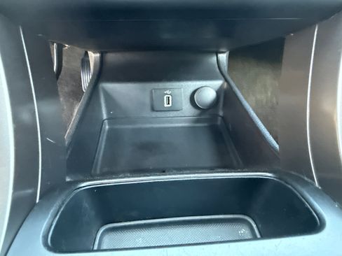 Used 2017 Ford Fusion SE w/ Fusion SE Technology Package image 26