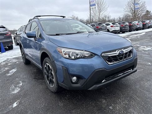 Used 2022 Subaru Crosstrek 2.0i Premium w/ Moonroof Package image 2