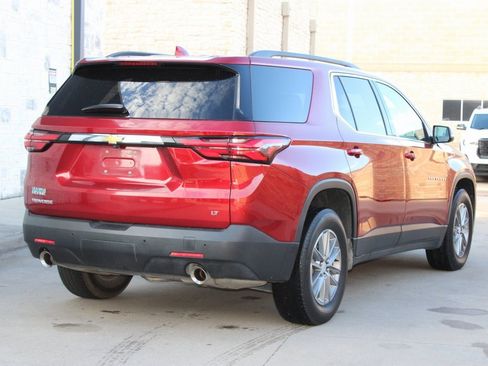 Used 2023 Chevrolet Traverse LT image 3