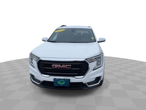 Used 2023 GMC Terrain SLE w/ Driver Convenience Package image 3