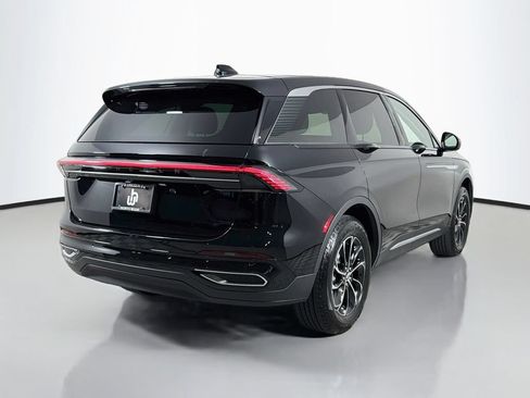 Used 2026 Lincoln Nautilus Premier AWD/4WD image 5
