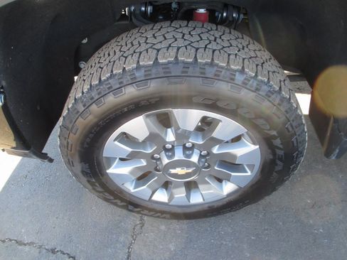 Certified 2025 Chevrolet Silverado 2500 Custom w/ Custom Convenience Package image 12