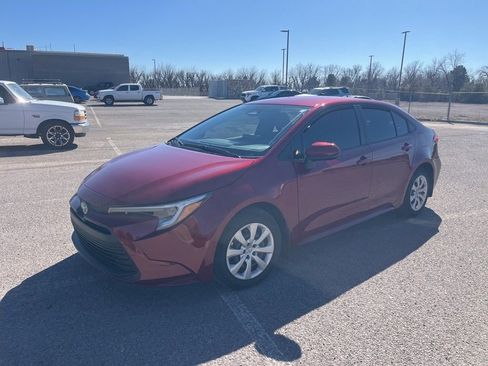 Used 2025 Toyota Corolla LE image 3