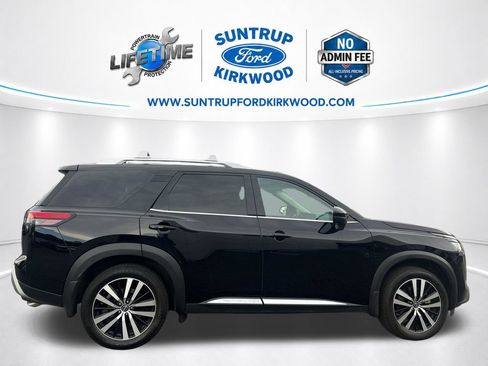 Used 2025 Nissan Pathfinder Platinum w/ Cargo Package FWD image 8